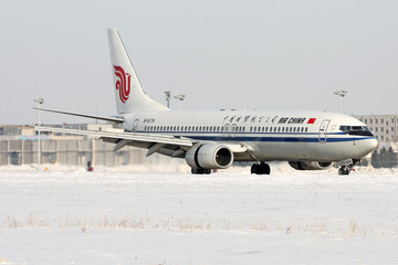 大雪 机场 飞机 中国国际航空
