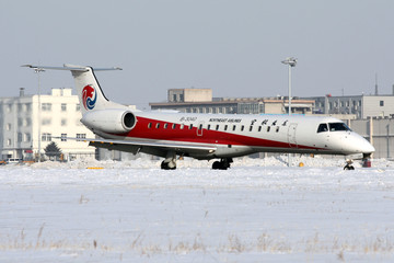 大雪 机场 飞机 东北航空