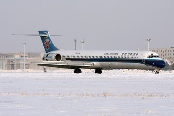 冬天 雪地 机场 飞机