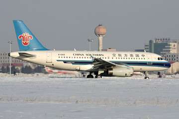 大雪 机场 飞机 中国南方航空