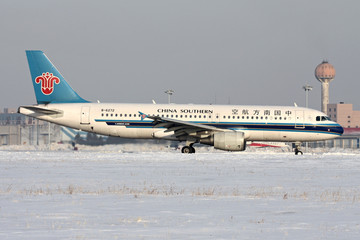 冬天 雪地 机场 飞机
