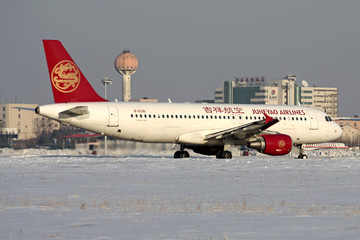 冬天 雪地 机场 飞机