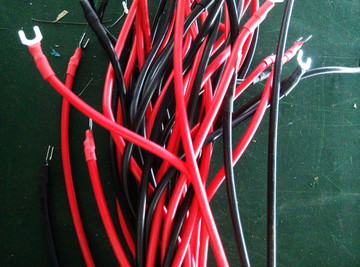 红黑色电源线连接线