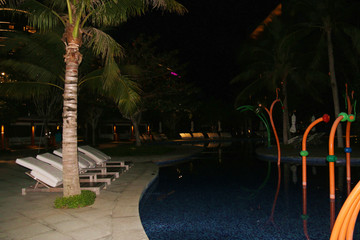 泳池夜景
