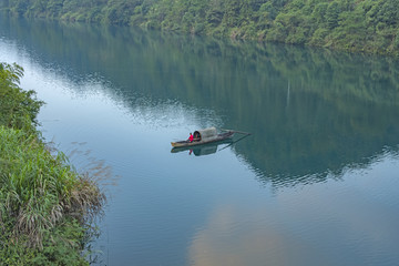 风景如画 江上渔船