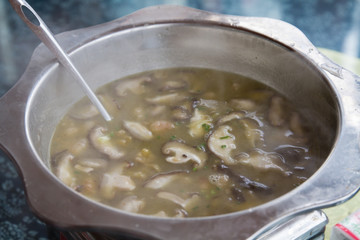 杂菌豆腐汤