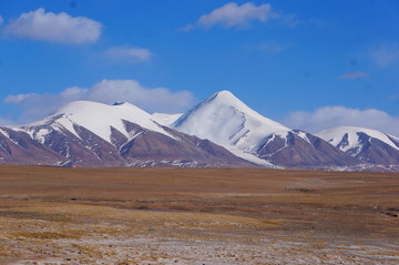 青海可可西里玉珠峰雪山