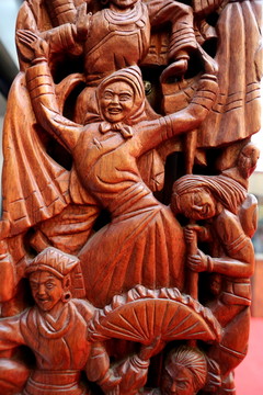 红木雕刻作品民族团结人物