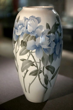 白地紫花腰鼓瓷瓶