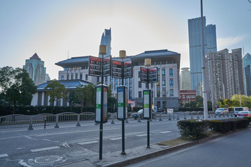 公交站牌 上海街景
