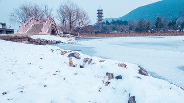 云龙湖风景区苏公塔雪景