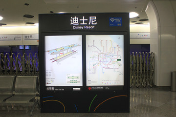 地铁站指示牌