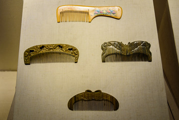 蝴蝶图案梳子