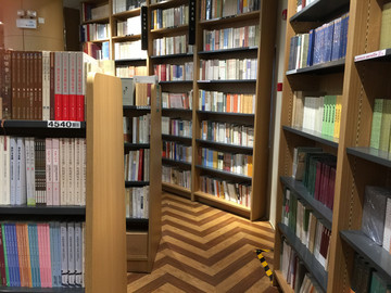 书店书架