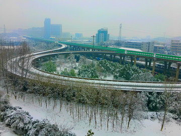 高架雪景