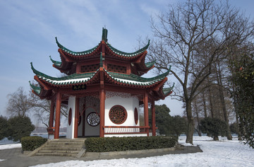 东湖先月亭