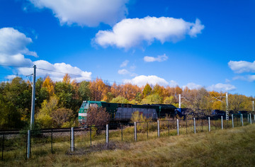秋季森林火车
