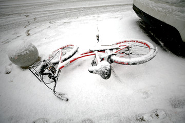 雪中的共享单车 共享单车 自行