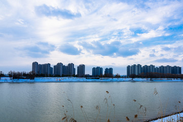 滨江雪景