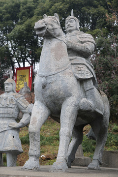 三国城骑马武士雕塑