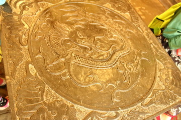 金色浮雕龙