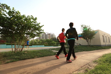 晨跑 慢跑 跑步