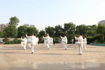 晨练 太极拳 老年人