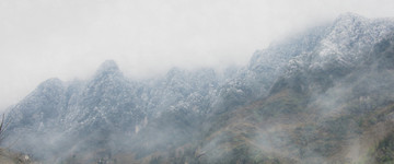 雪山 云雾