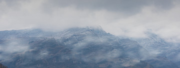 雪山 云雾