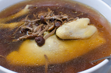 茶树菇炖鸡汤 （1）