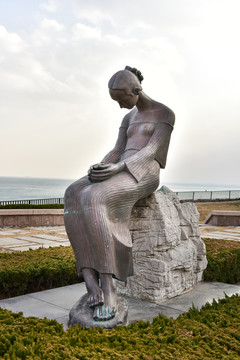 女孩雕塑