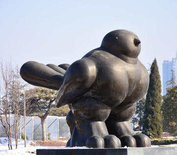 大鸟雕塑
