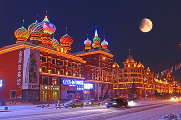边境城市雪夜圆月