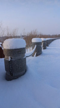 大雪 石墩 围栏