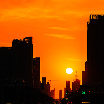 城市中的落日