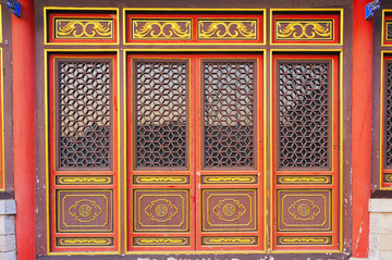 中式古典雕花大门