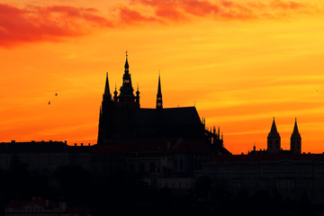 布拉格城堡夕阳剪影