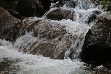 溪水 溪流 小溪 山谷 河流