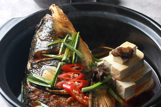 鱼头豆腐砂锅