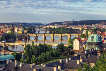 远眺布拉格的桥梁