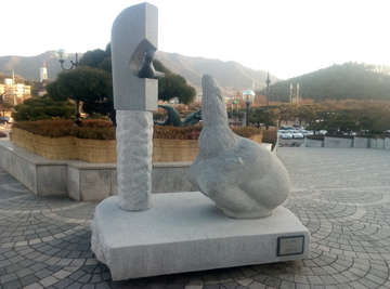 女孩雕塑