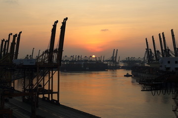 新加坡港口日出