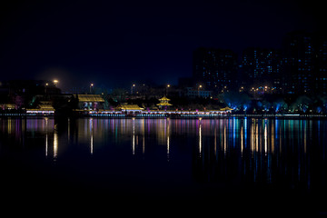 大明湖夜景