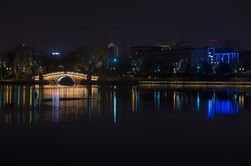 大明湖夜景