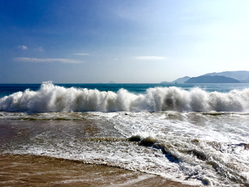 海滩白浪