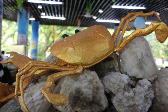 螃蟹雕塑