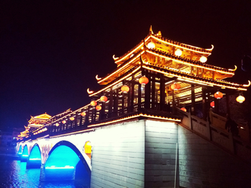 风雨桥夜景