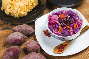 紫薯炖银耳汤