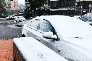 雪天停车场