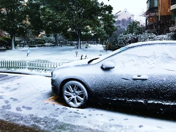 雪天停车场